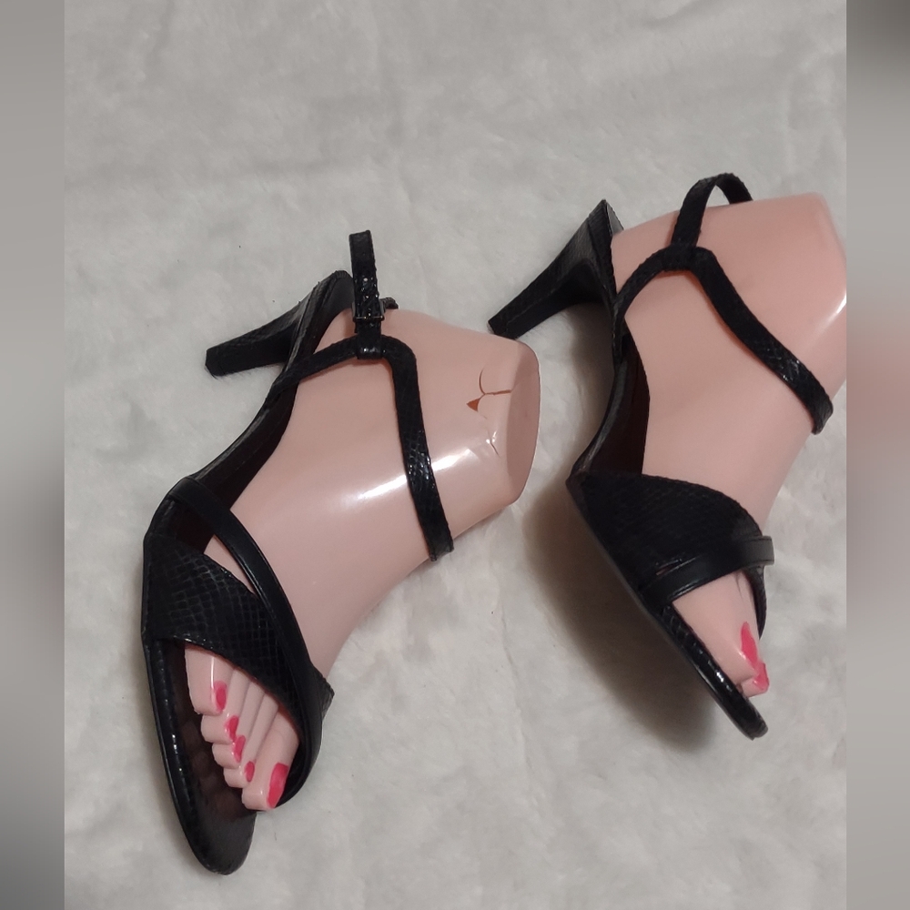 GAP Black Heels with Sleek Design and Comfortable Fit